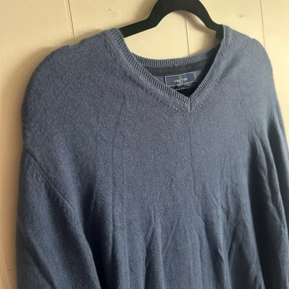 Grafton, size M, Cotton and Cashmere blue long sleeve pullover, V Neck - Picture 4 of 10